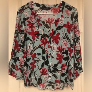 Women’s medium Zara Basic button down blouse. 3/4 sleeves. 100% viscose.